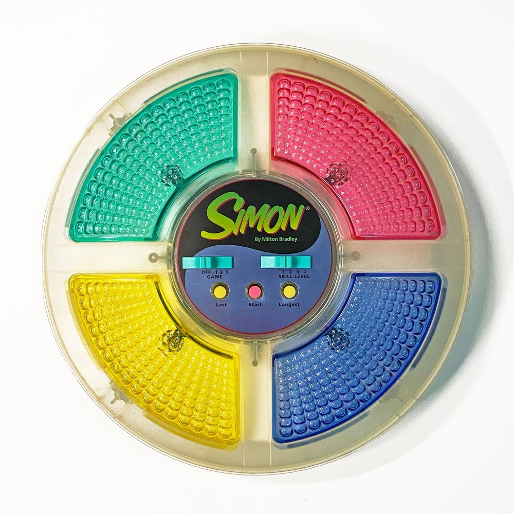 Vintage 1997 Milton Bradley Simon Electronic Memory Game Working with Batteries