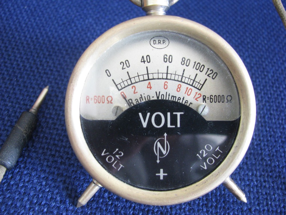 z 30 - Antique Voltmeter - possibly Brass Casing