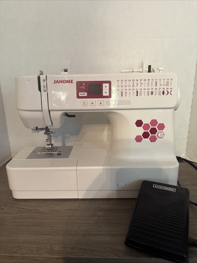 Janome MOD-805 Computerized Sewing Machine TESTED AND WORKING