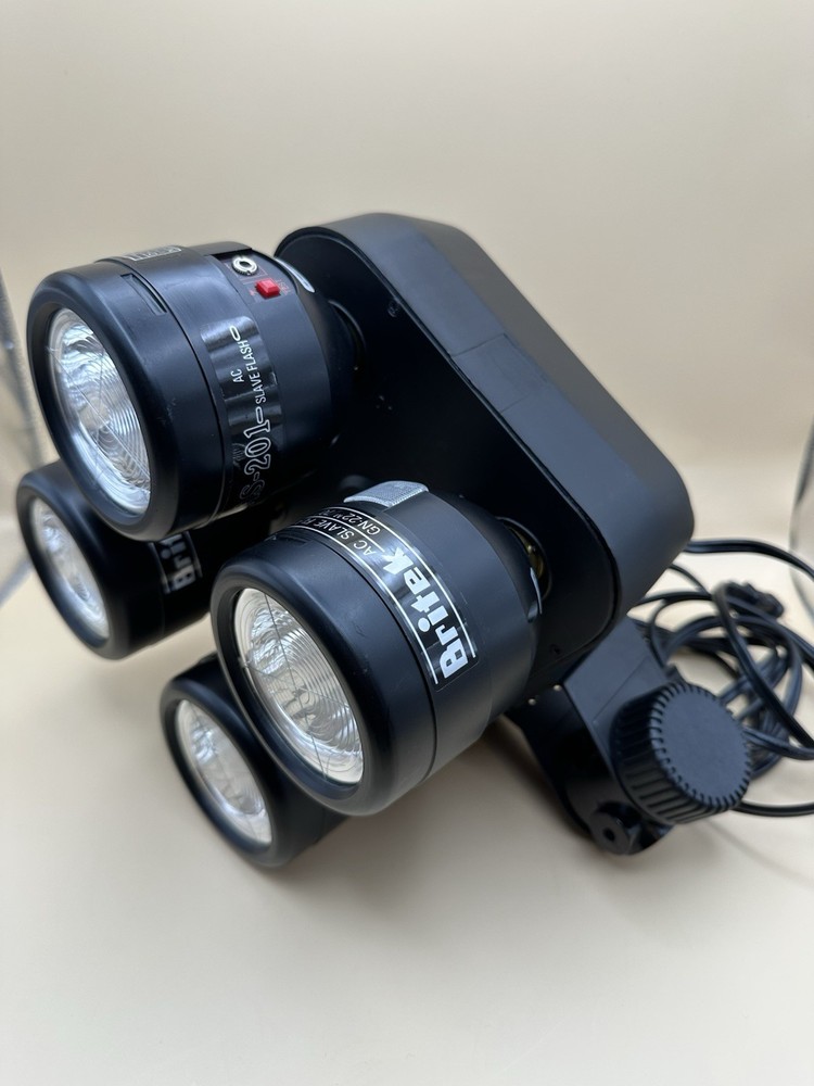 Britek S-201 AC Slave Flash 4 Head Studio Strobe Light GN22 Tested Working