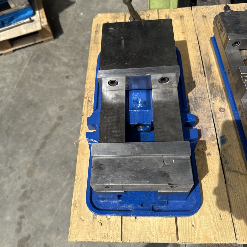 Kurt 6” Precision Machine Vise Model D60 (av12