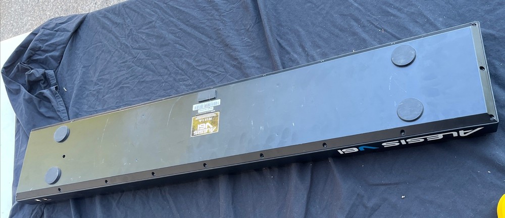 Alesis V61 - 61 Key USB MIDI Keyboard Controller with 8 Backlit Pads ( Untested