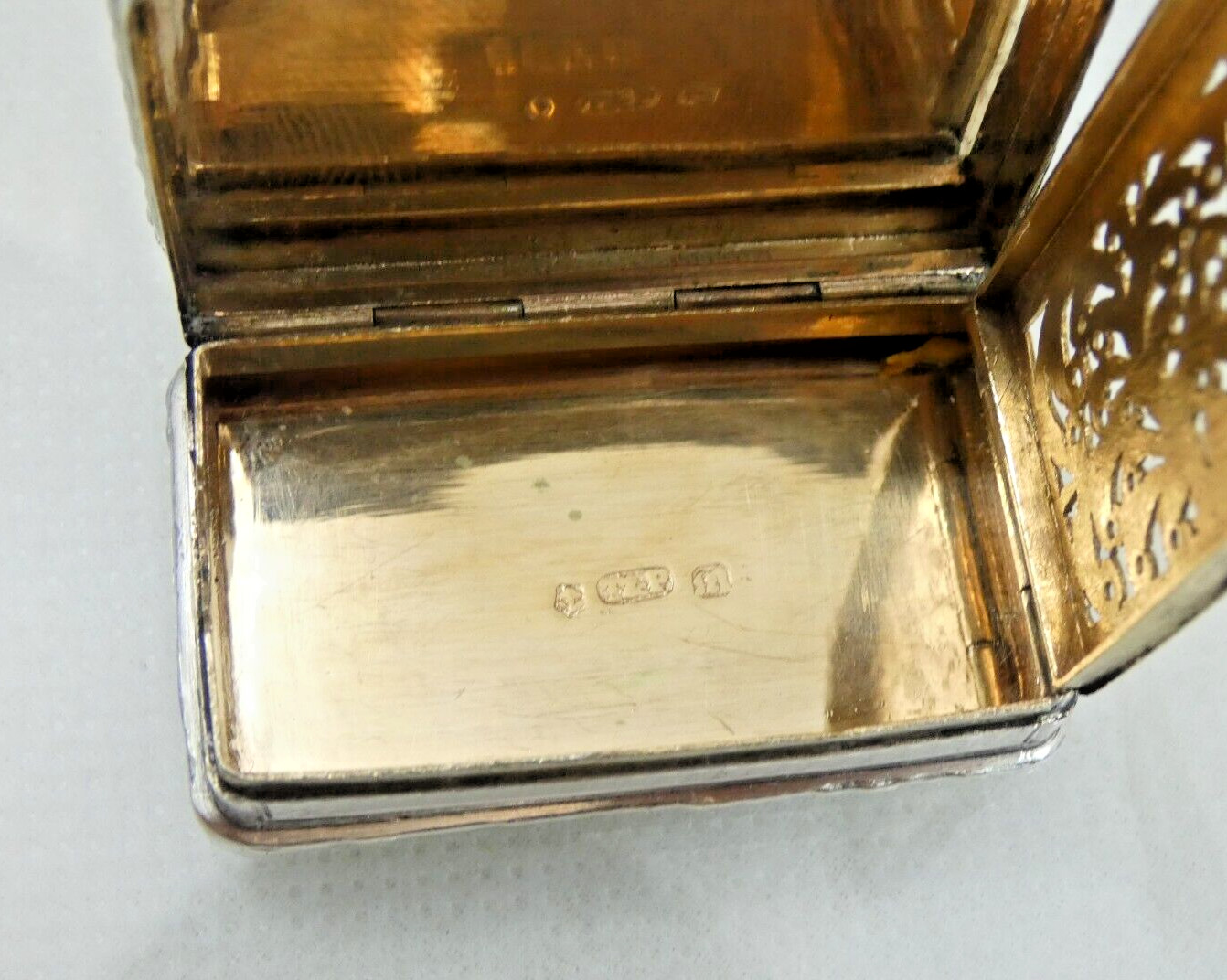 RARE 1810 ENGLISH GEORGIAN STERLING SILVER CASTLE TOP VINAIGRETTE ARCHITECTURAL