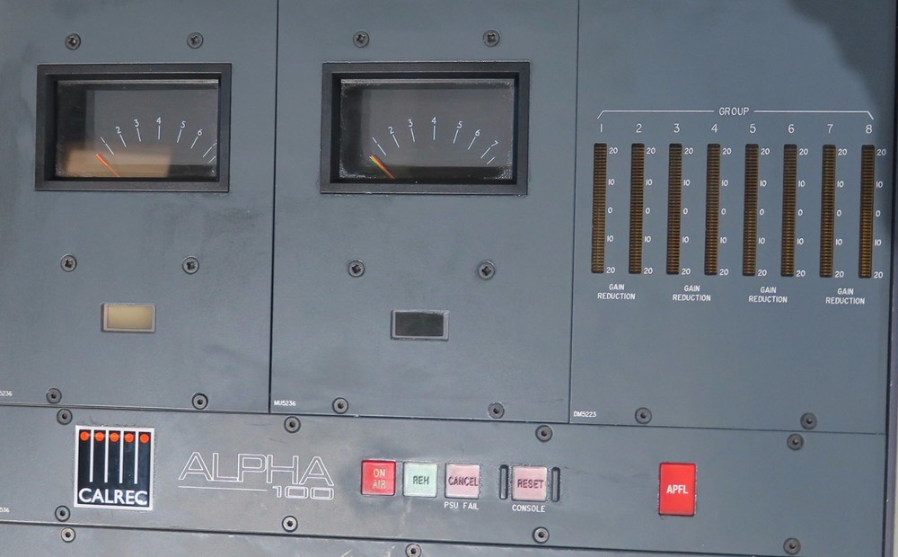 Calrec alpha 100 desktop panel sound mixer panel