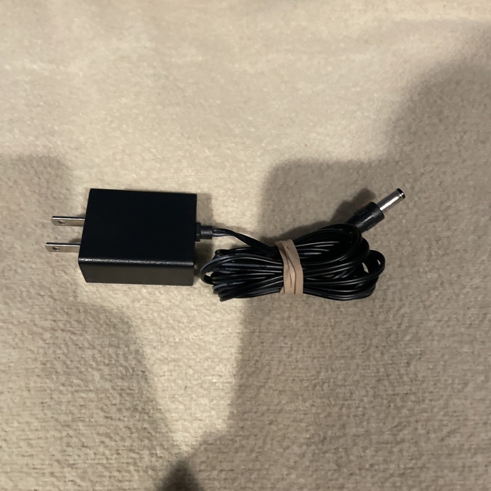 (Excellent Condition) Wockoder Turntable Player - Wooden (TESTED)