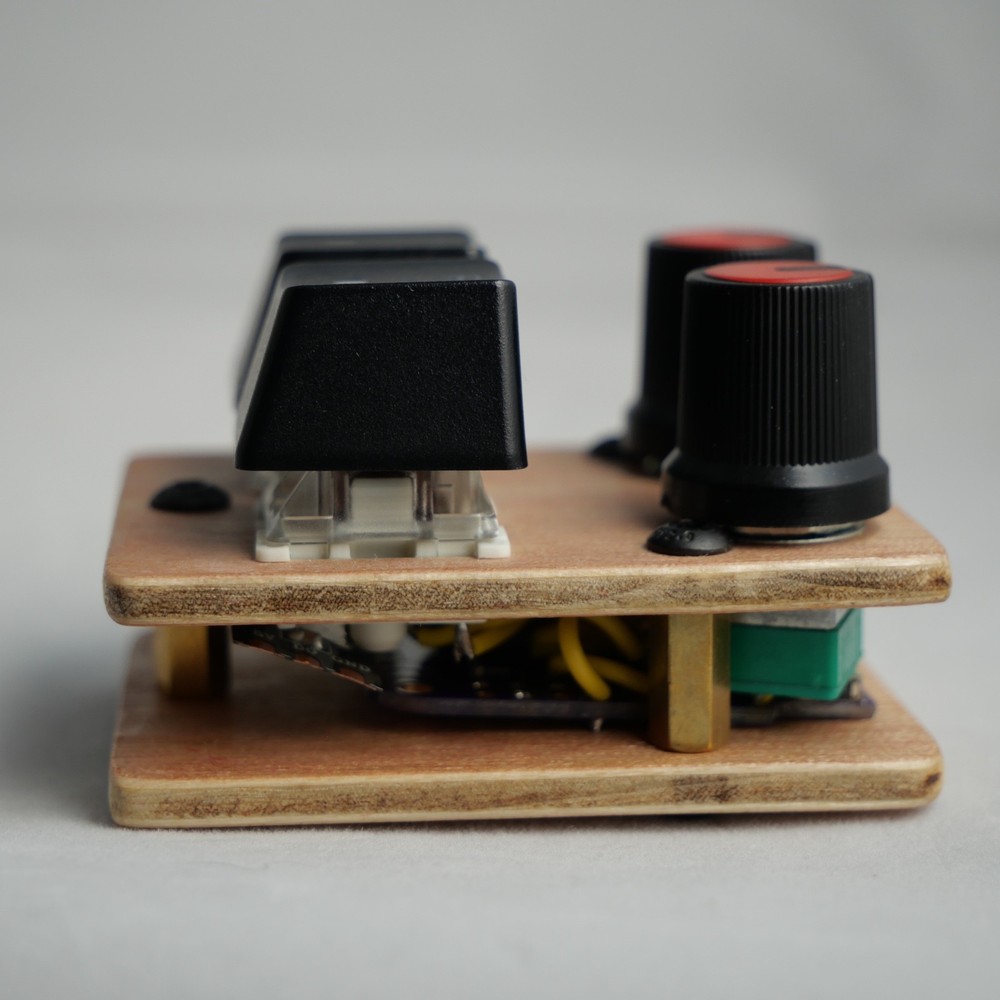 madMidiMini Compact Midi Controller with 2 Note Buttons 2 Potentiometers and LED