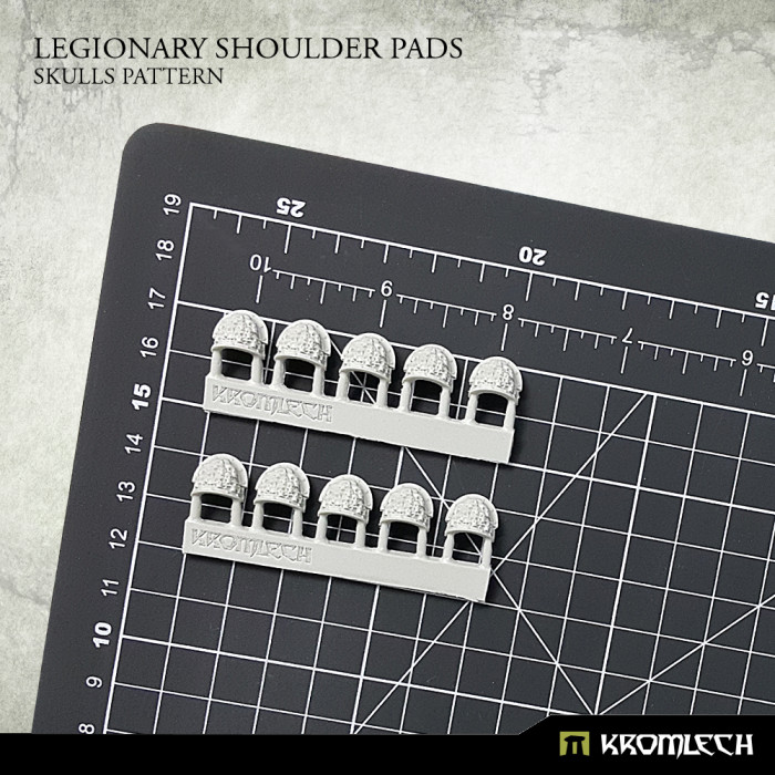 Kromlech Legionary Shoulder Pads: Skulls Pattern (10) New