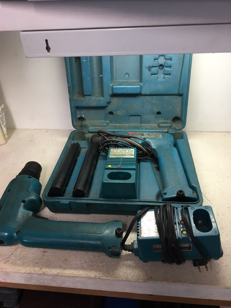 Makita 9.6 Volt Drill Kit