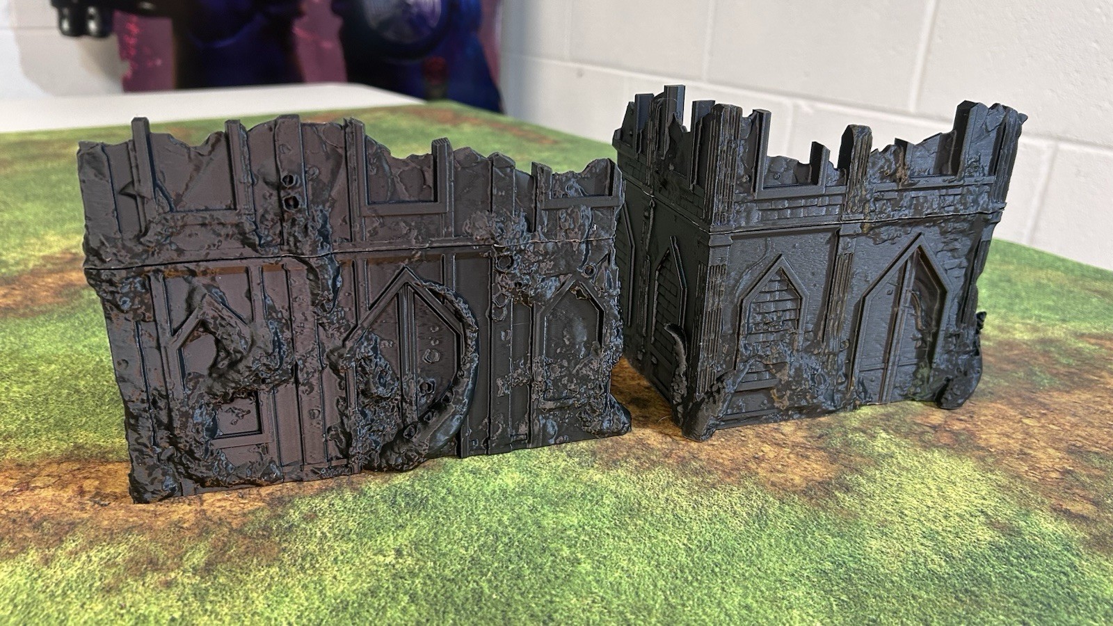 Tabletop Terrain - Infected Ruins - Perfect for Warhammer 40K/Fantasy: 12 pcs