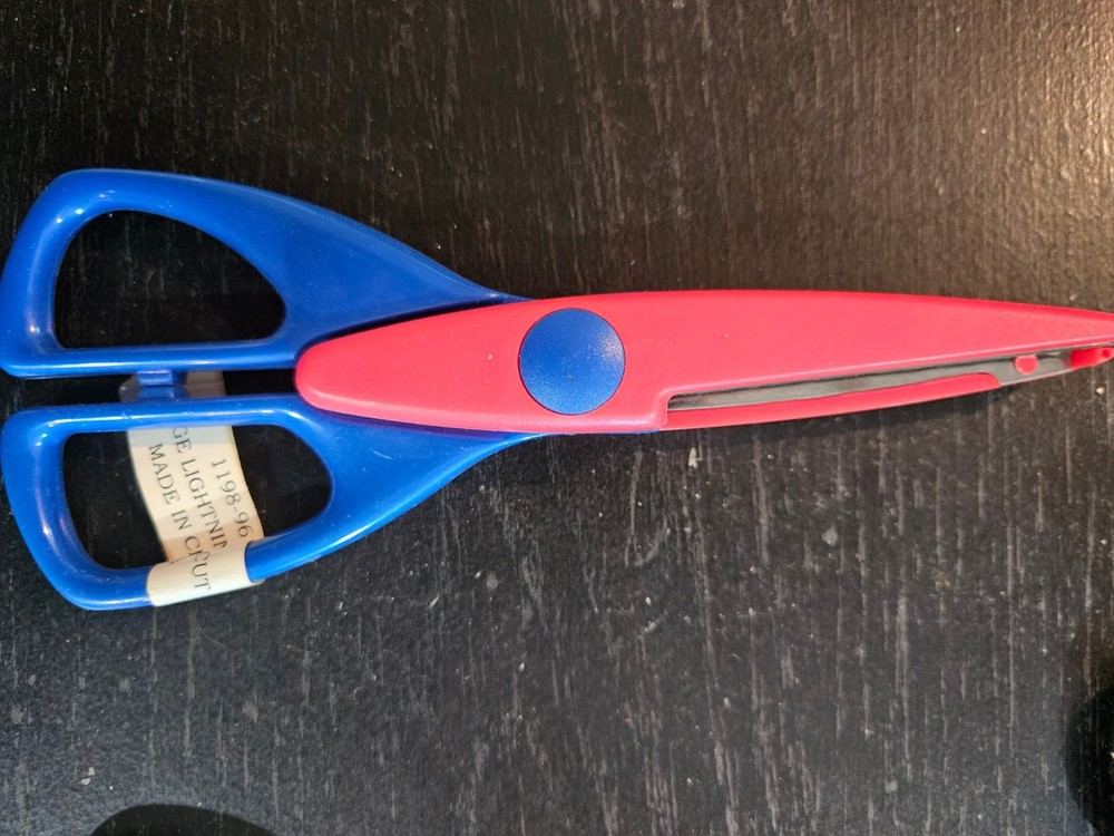 Decorative Edge Scissors for Scrapbooking