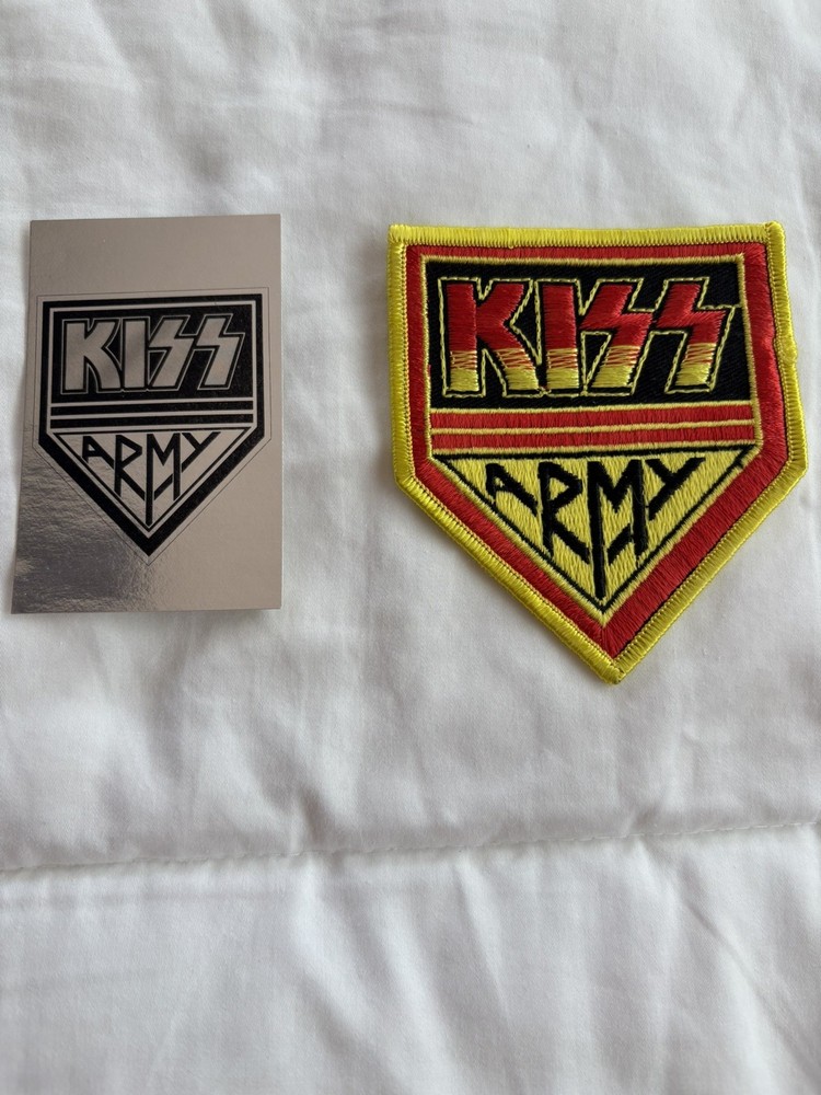 Vintage Original 1976 KISS Army Membership Kit Photos and Newsletters