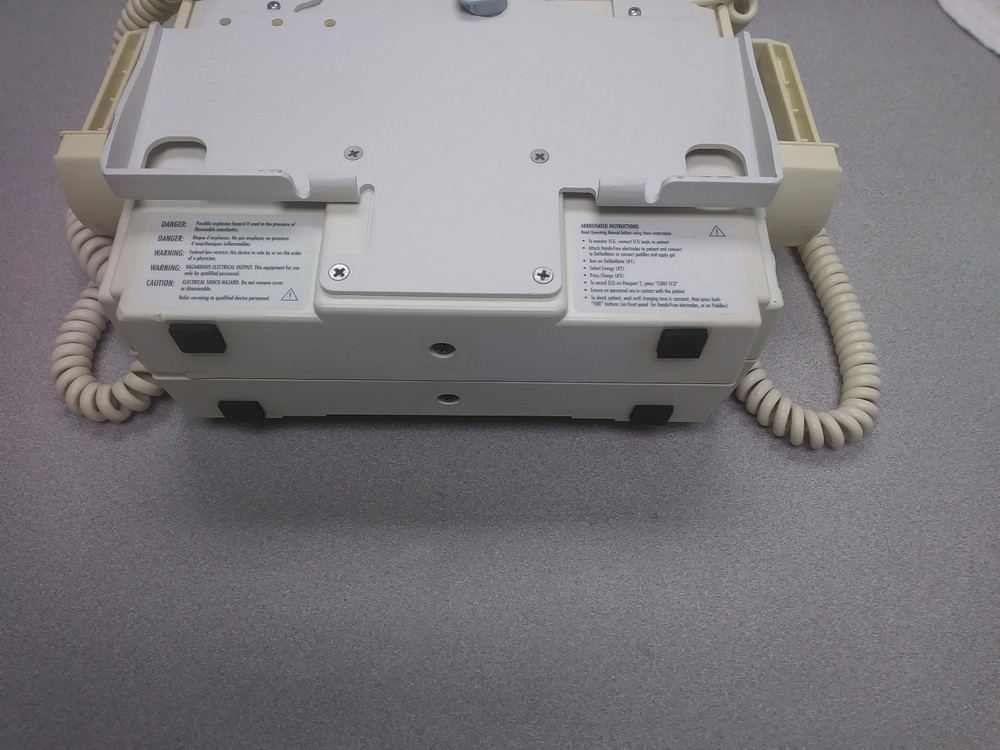 DATASCOPE DPD DEFIB UNIT W/ PADDLES