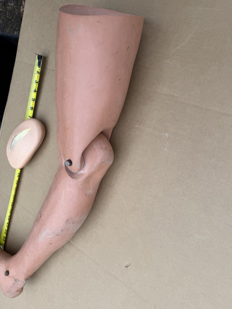 Laerdal Manikin Right Leg
