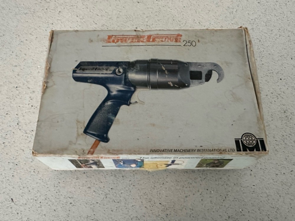 Power Prune 250 Combustion Actuated Lopper System Tree Tool OG Box Manual Pruner