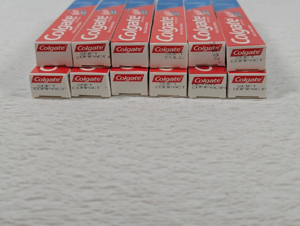 Colgate Wave - Toothbrushes - Adult - Assorted Colors - 12 Pack