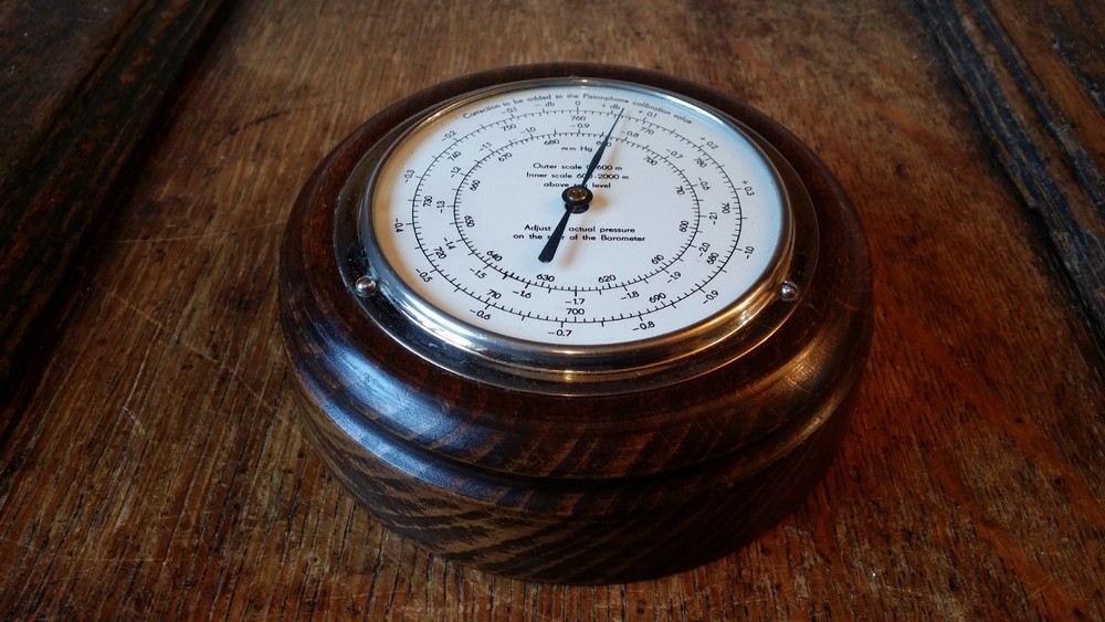 VINTAGE PISTONPHONE ANEROID BAROMETER