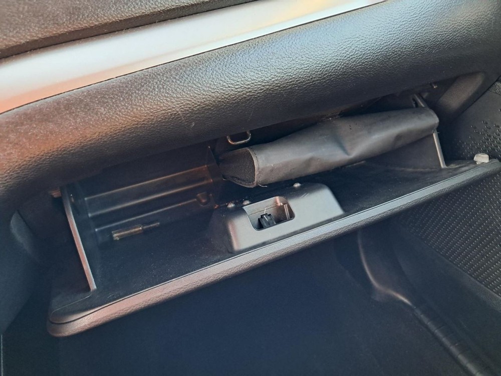 JOURNEY   2017 Glove Box 4751784