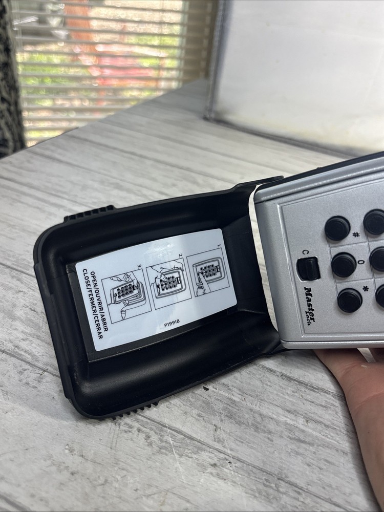 Master Lock 5423D Wall Mount Push Button Lock Box Secure Key Storage Ready 2 Use