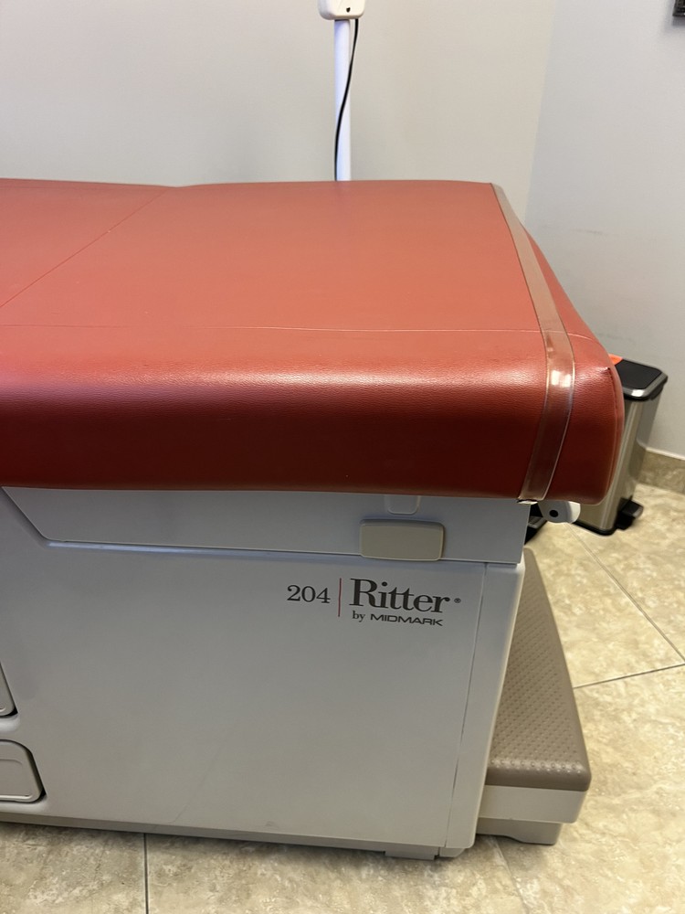 2 Midmark - Ritter 204 Exam Tables and 2 Stools