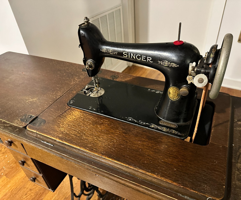 Singer Manufacturing Co. sewing machine with hideaway work station