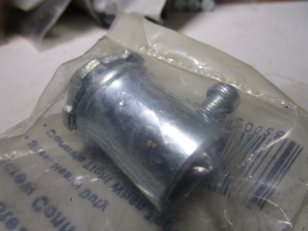 RACO 2002-8 EMT SET SCREW CONNECTOR