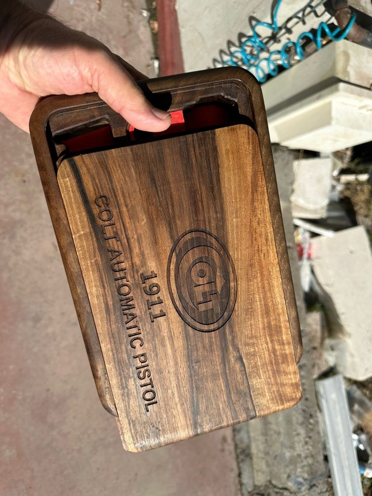 COLT 1911 CUSTOM DESIGN WALNUT PRESENTATION BOX/CASE NEW