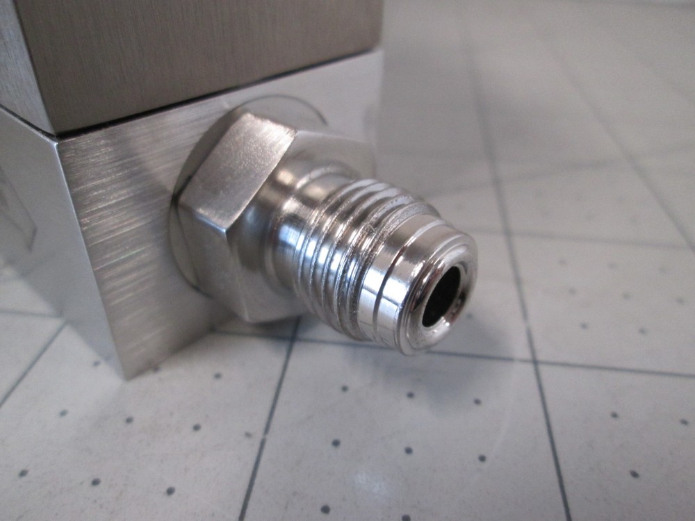 Unit, UFC-1100A, O2, 10 SLM, Mass Flow Controller, New