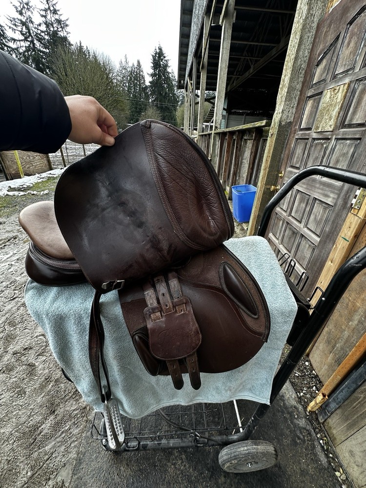 Wintec Bates Saddle With Easy-Change Gullet System