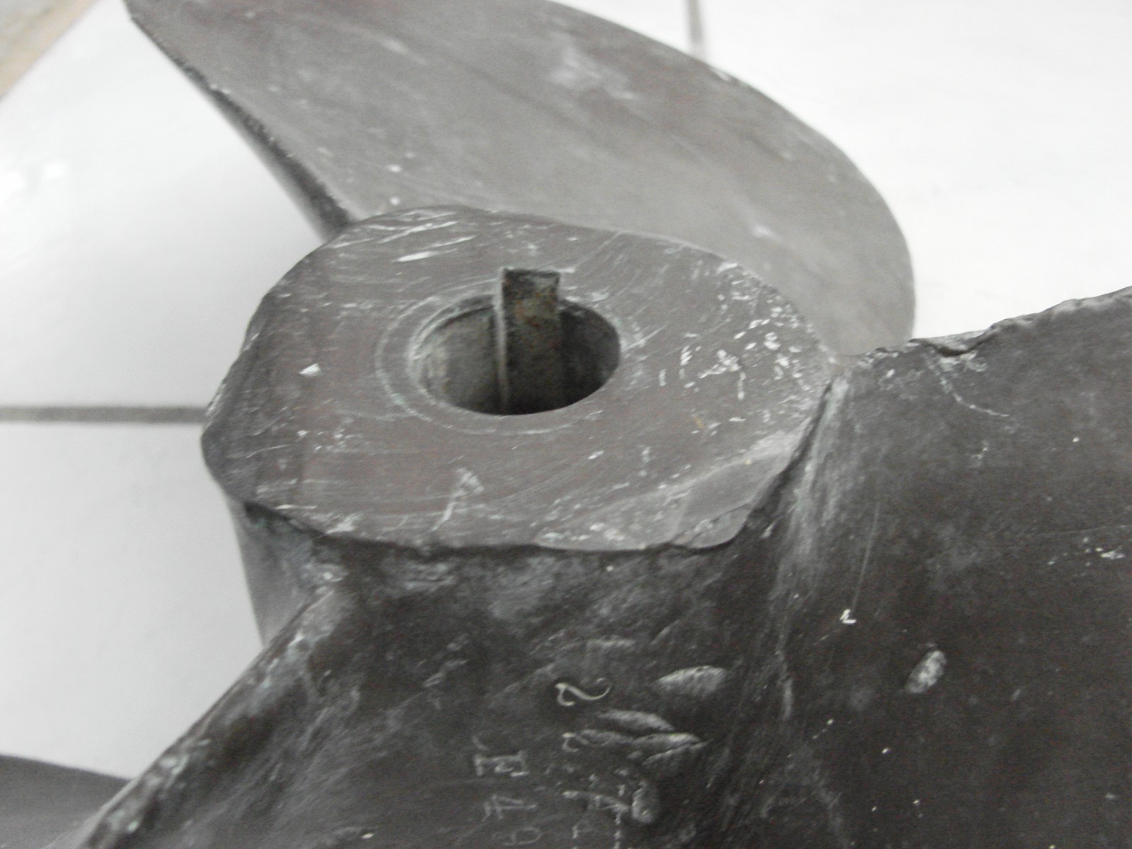 VINTAGE 3 BLADE BRASS PROP 22"X22" F4933 RH Rotation 1 1/4"