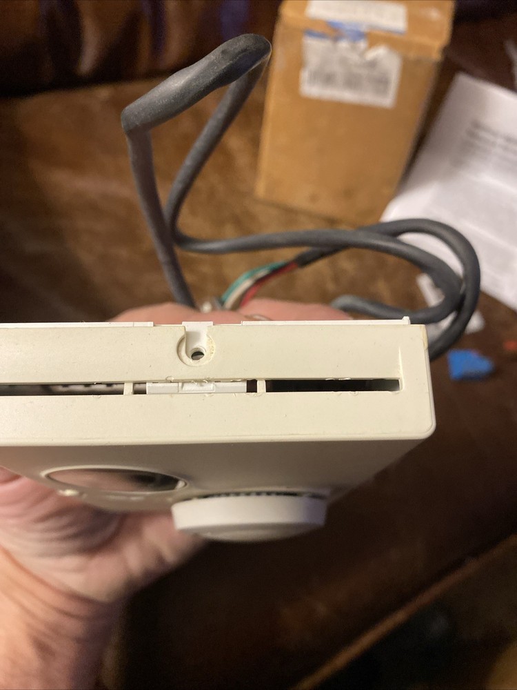 Johnson Controls NS-BTB7002-0 Network Zone Sensor Room Temperature