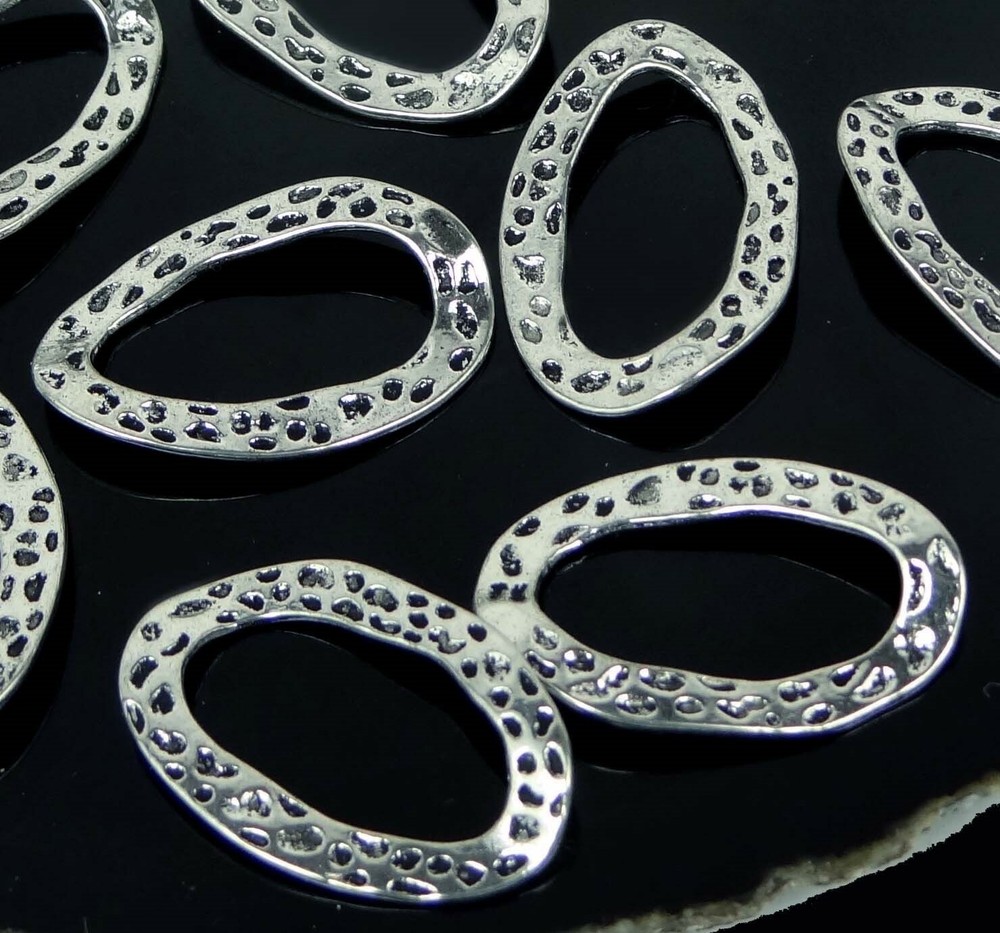 8 Silver Pewter Hammered Wavy Oval Link Ring , two side 28x18mm