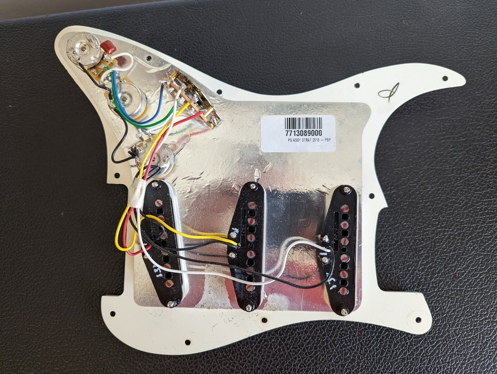 Fender 7713089000 Pre Wired pick Guard