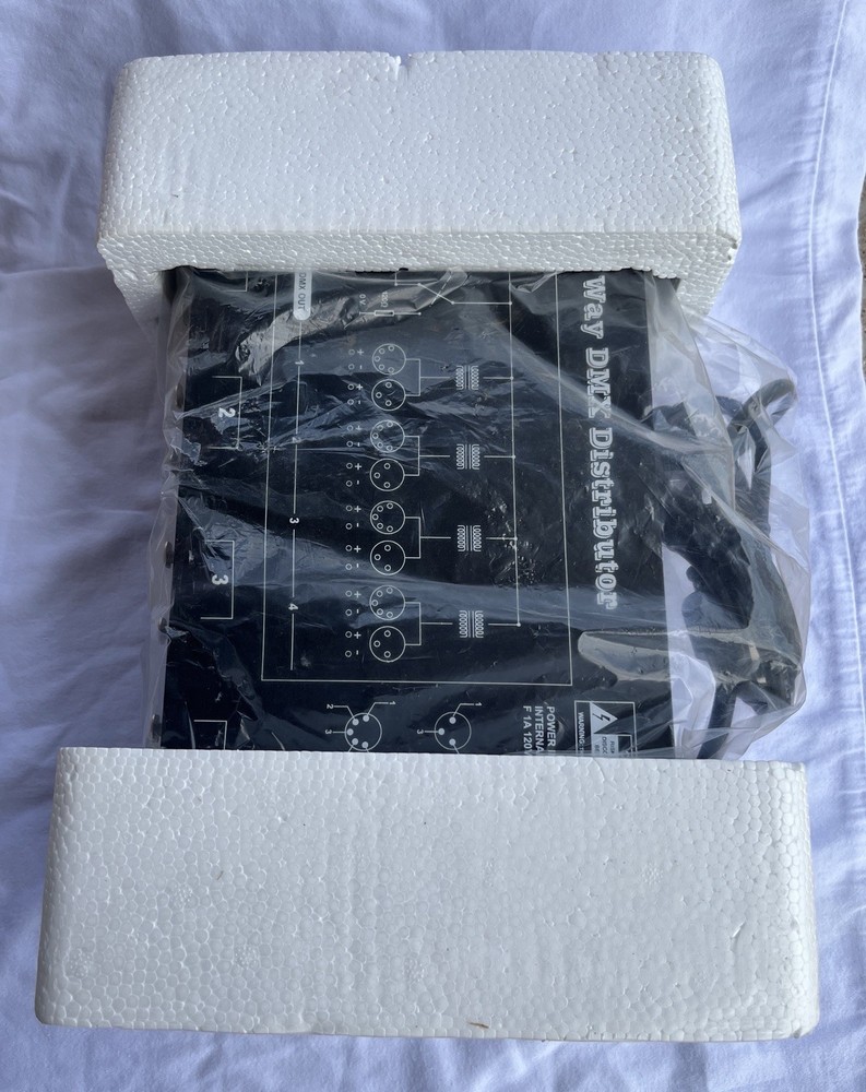 SRC-143 4-Way DMX Distributor