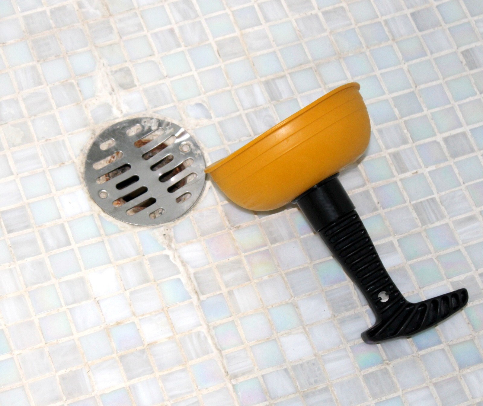 Mini Sink Plunger for Kitchen, Bathroom, and Shower Drains - Short Handle