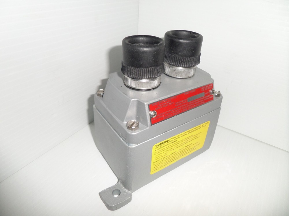 ⭐NEW IN BOX⭐ APPLETON EFDB110DU2 EXPLOSION PROOF START/STOP PUSH BUTTON 1"