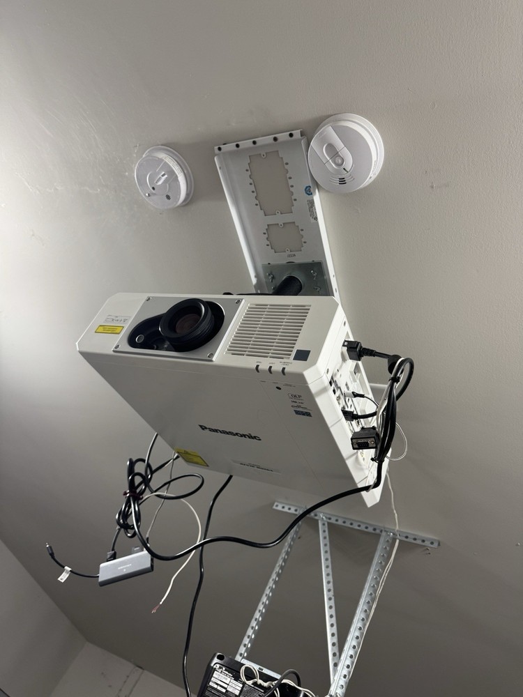 Panasonic PT-RZ570 projector