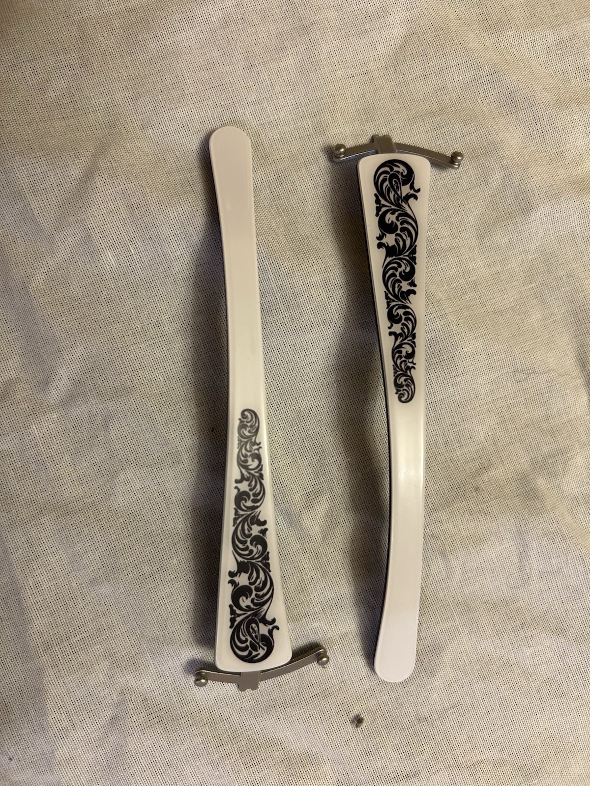 Pilla Outlaw X7 Viper Frames White x/ Black Scroll