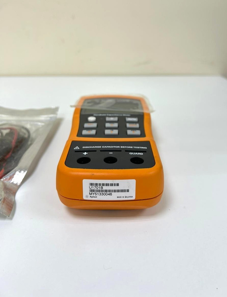 Agilent U1701B Handheld Capacitance Meter