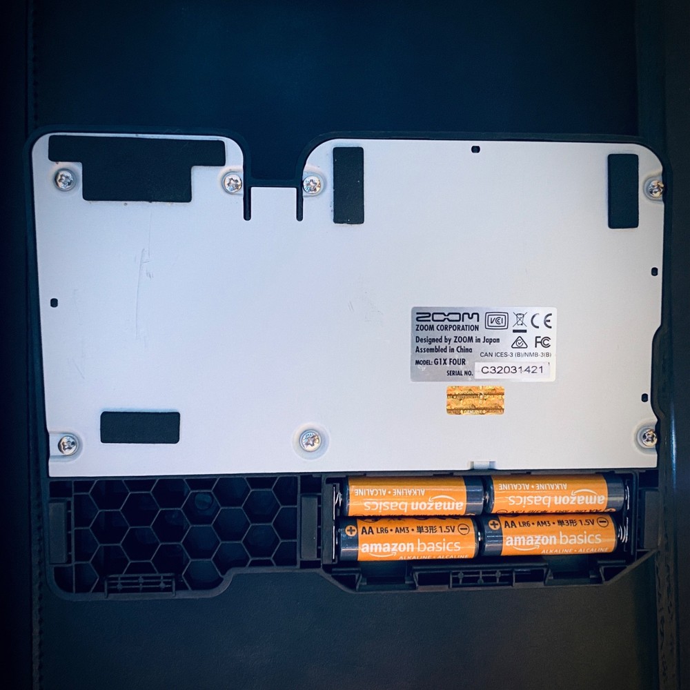 Zoom G1X FOUR Digital Multi-Effects Processor Looper w/ Expression Pedal