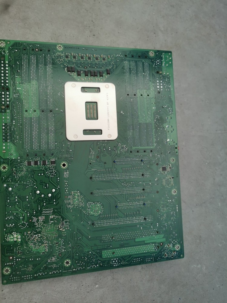 Fujitsu D3128-B25 GS 1 Intel C600 (prof. X79) Socket 2011 w/ Processor + RAM