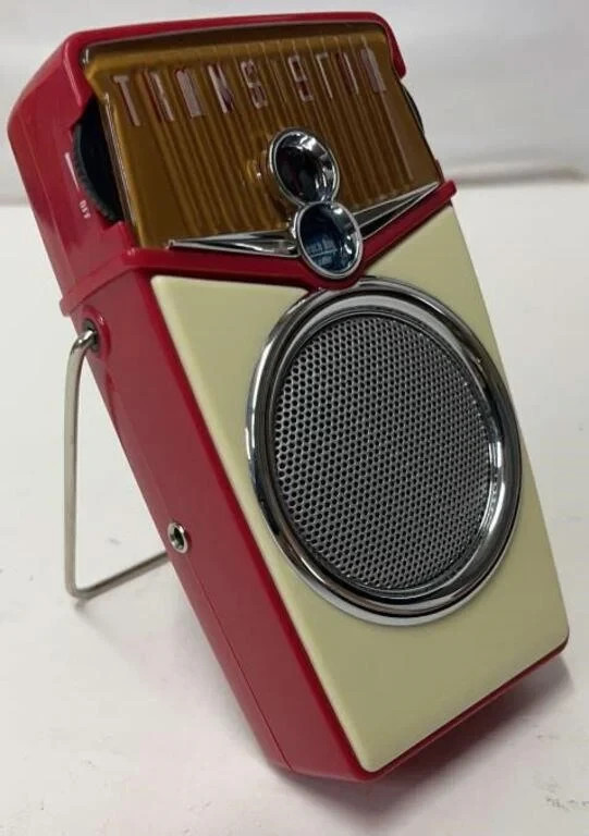 VINTAGE STYLE BEACH BOY RED AMFM TRANSISTOR RADIO 6Os RETRO WORKS GREAT & BOX