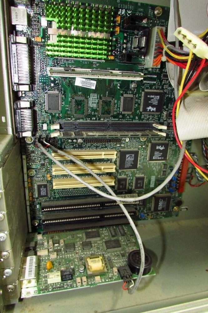 Vintage Gateway 2000 Model P5-166 Computer PC Desktop