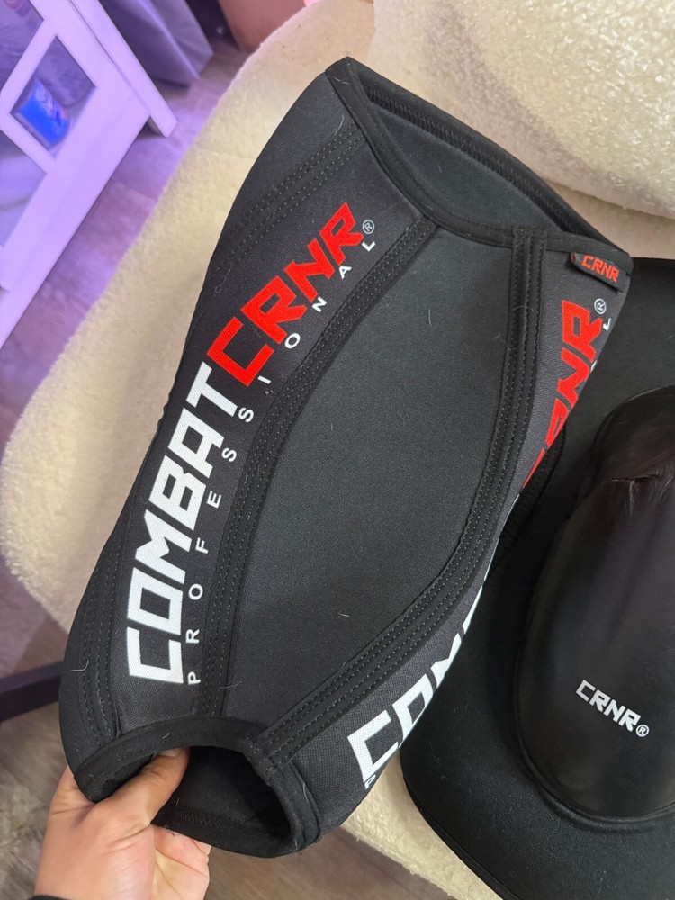 Combat Corner MMA knee pads size large