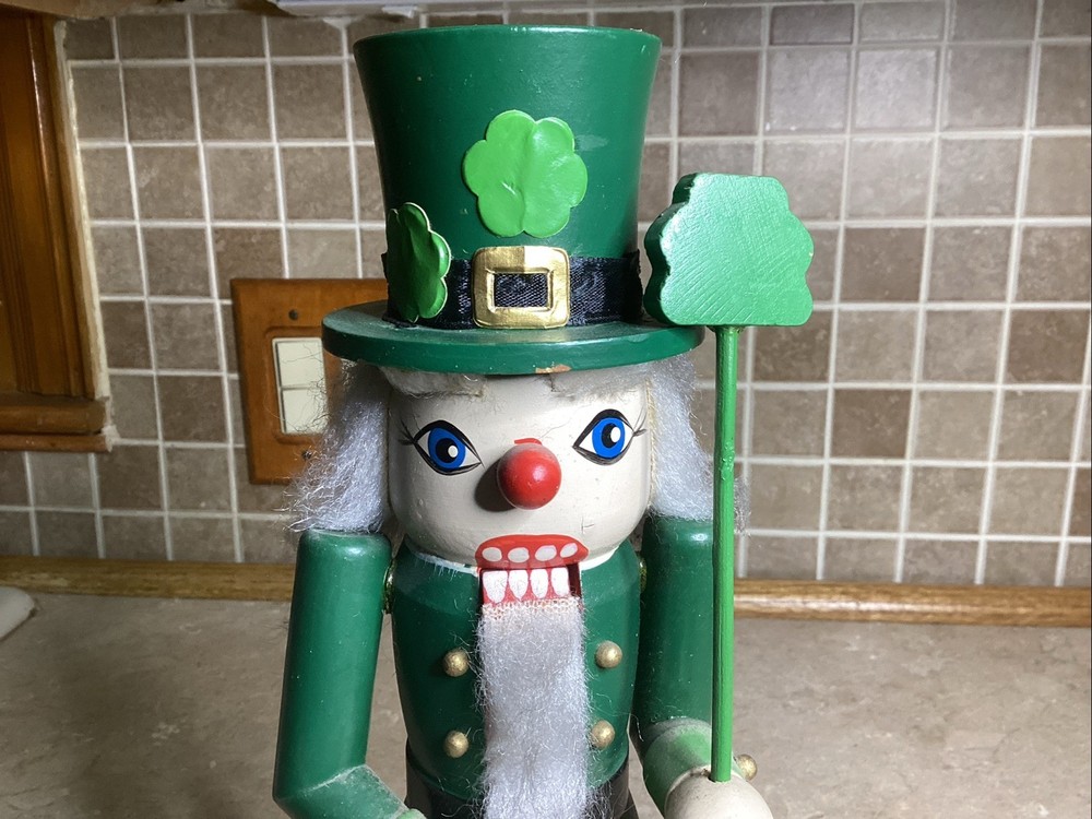 13” LEPRECHAUN NUTCRACKER W/ POT OF GOLD