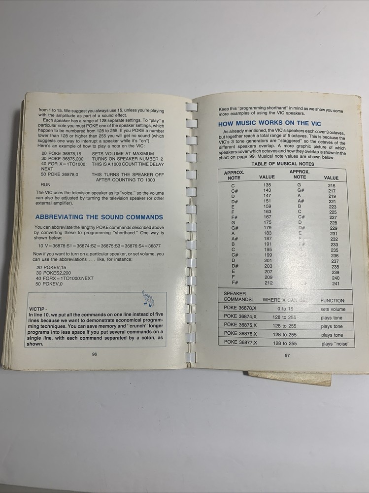 VIC 20, Commodore Computer User Guide 1982 & Reference (2) Book Lot