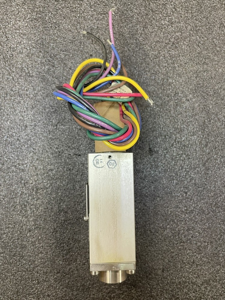 ITT AEROSPACE CONTROLS DIVISION ADJUSTABLE PRESSURE SWITCH 132P48CC6 NOS