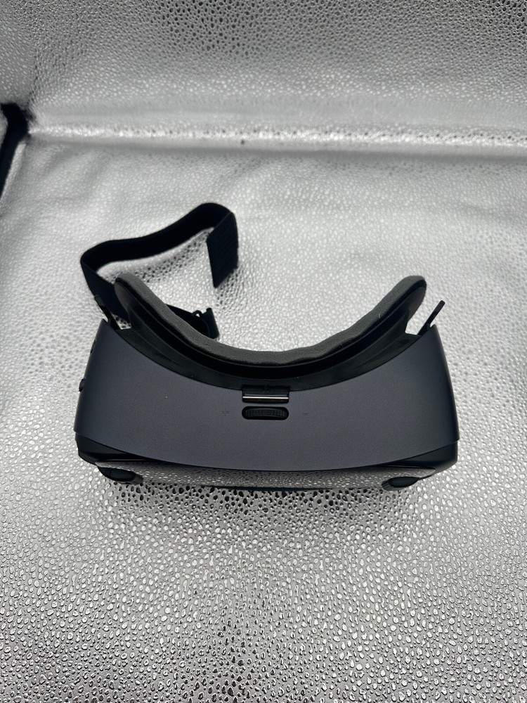 Samsung VR Oculus SM-R324NZAAXAR Goggles with Controller, Open Box-TESTED