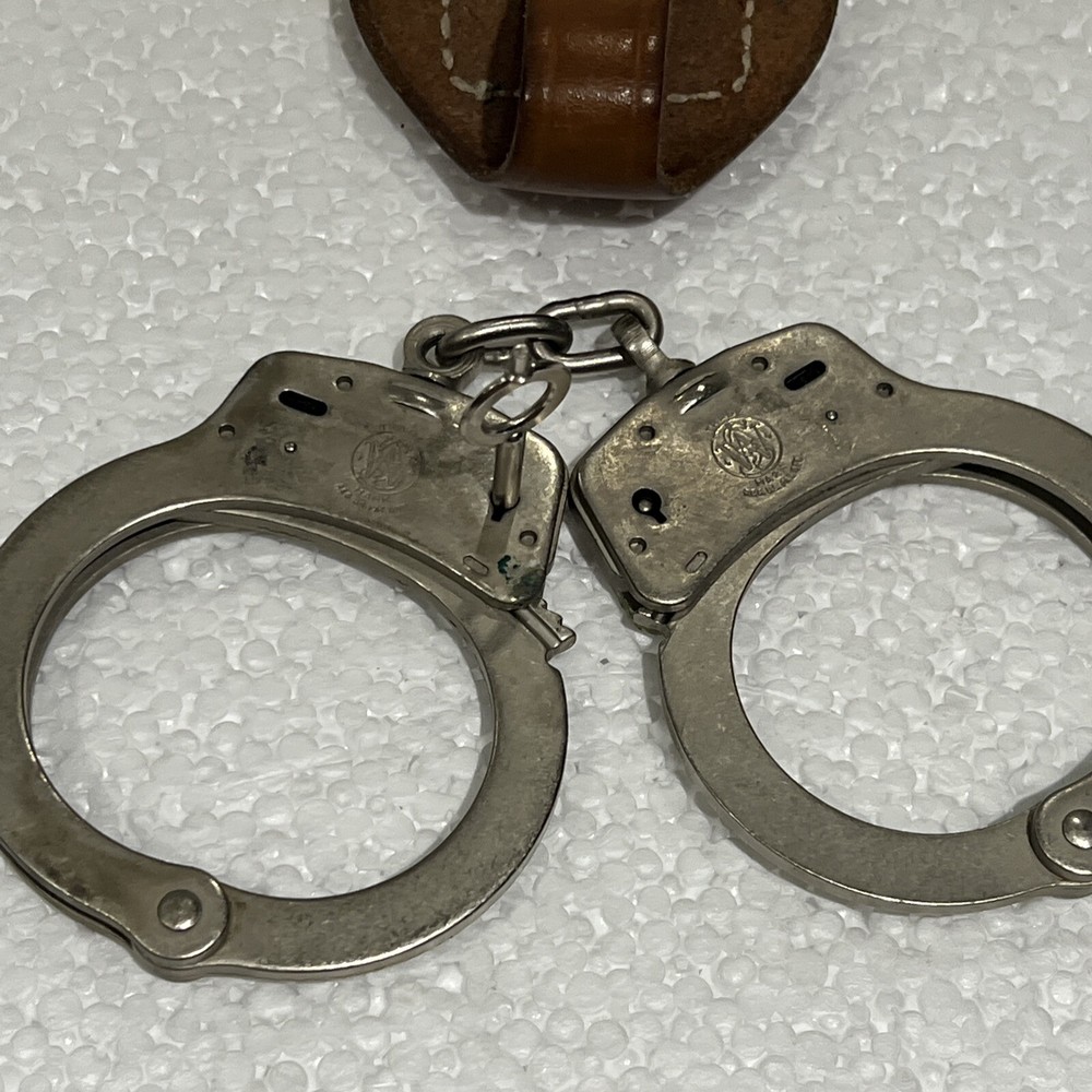 Smith & Wesson 350107 Chain Link Model 100 High Security Handcuffs with Key