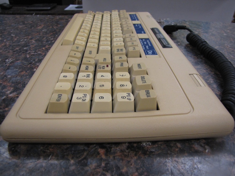 Tandy TRS-80 Model 2000 Personal Computer Keyboard -NB9