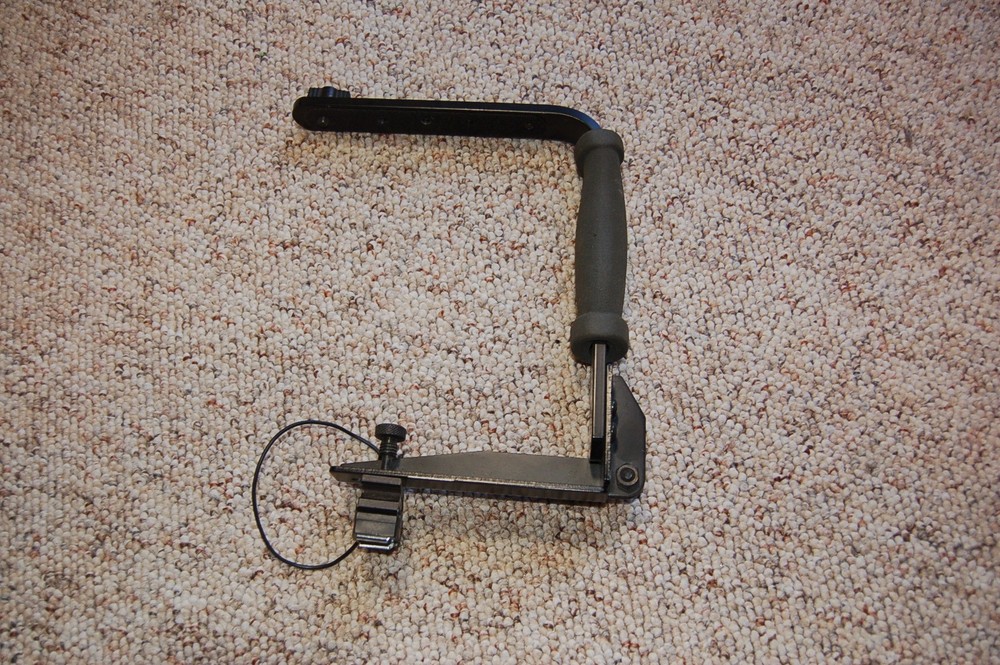 Stroboframe Quick Flip 350 Bracket for 35mm Cameras with hotshoe flash - wired